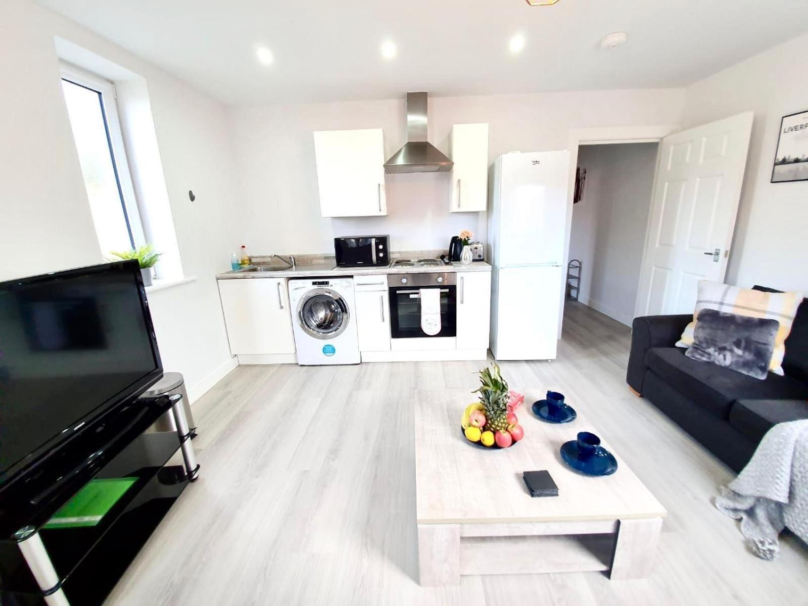 Opp Liverpool - Perfect For Contractors And Travellers, Big Savings Booking 4 Nights Or More! Apartment Room photo